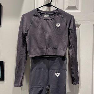 Women’s Best long sleeve workout top and pants.